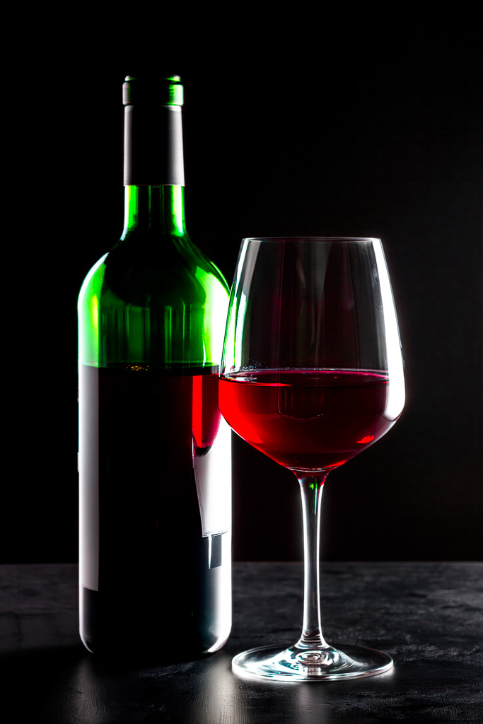 Wijnfles en glas.